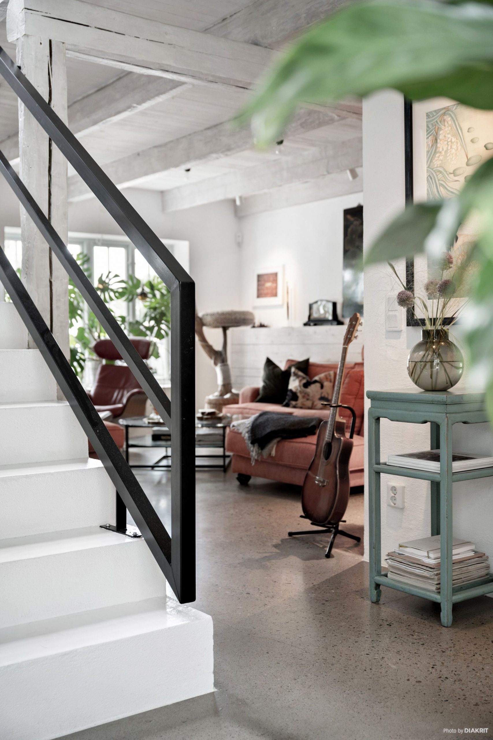 salon avec poutres maison rénovée