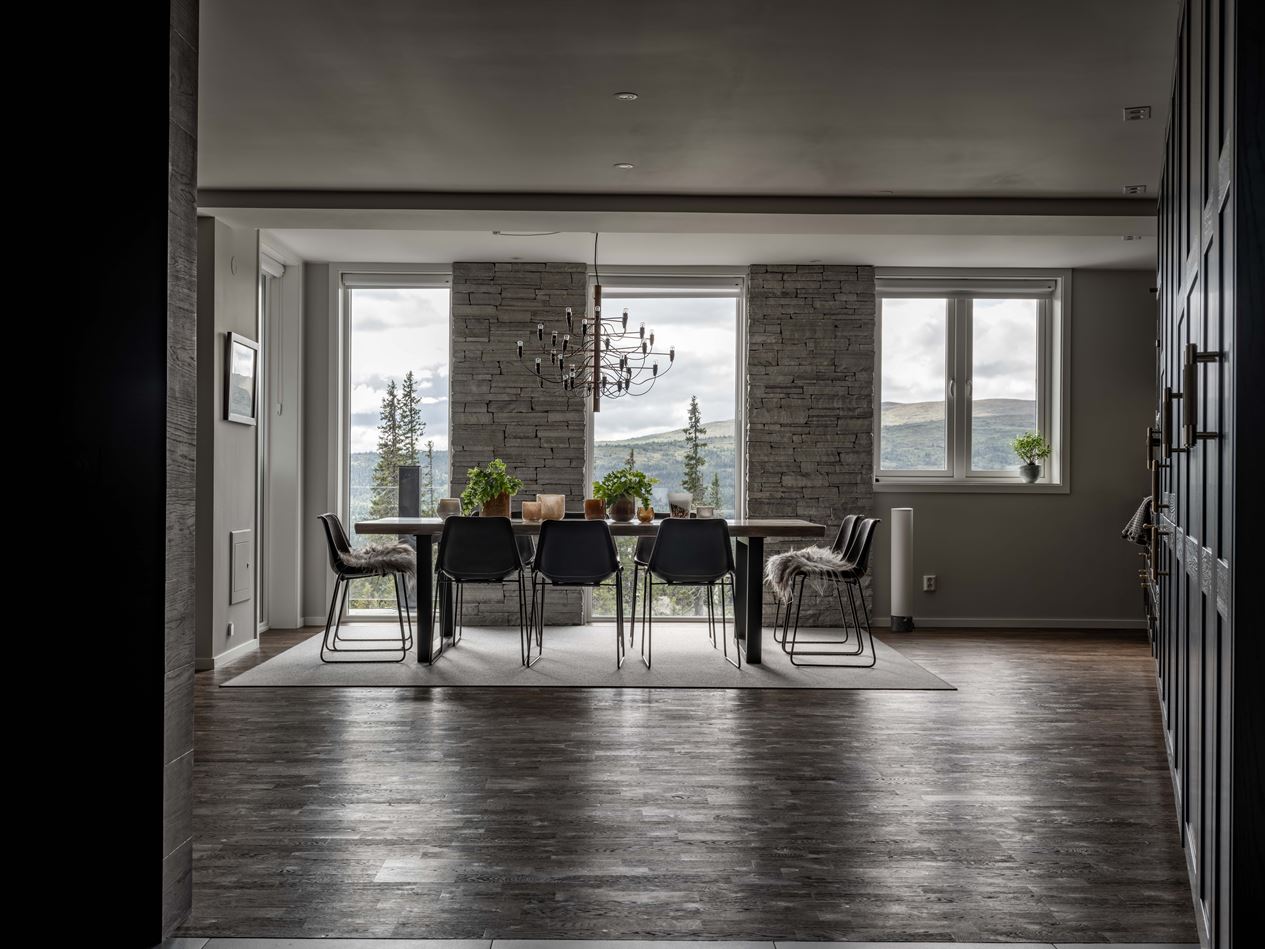salle à manger design sombre