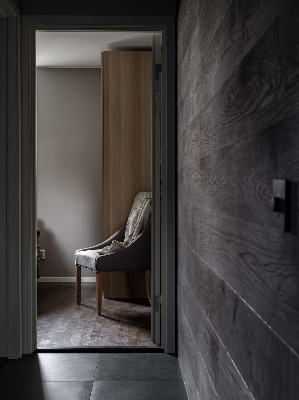 couloir design sombre