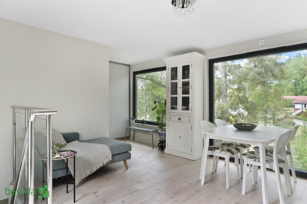salon design avec picture window mini maison 44m2