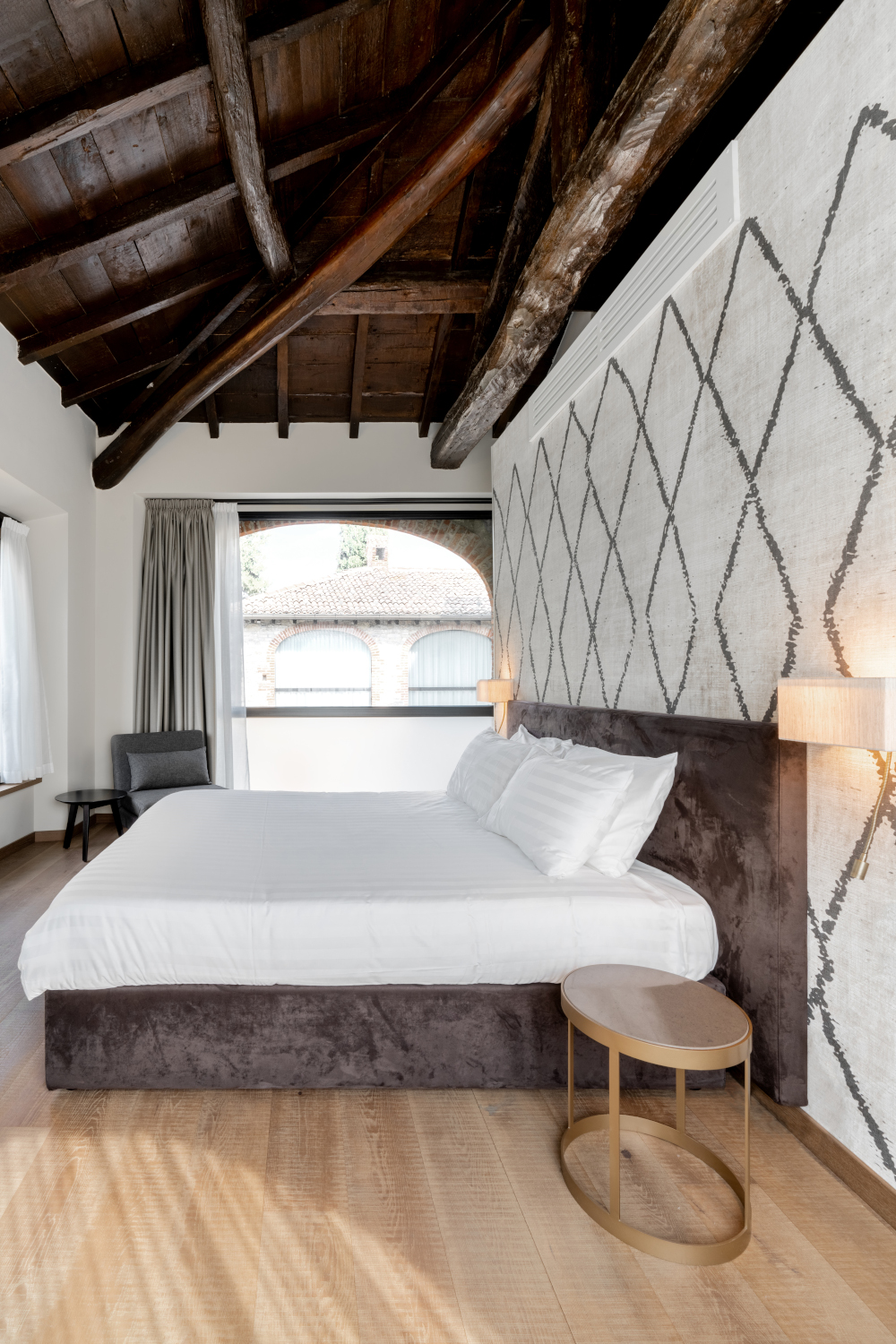 chambre minimaliste avec poutres maison Italie chambre minimaliste avec poutres maison Italie