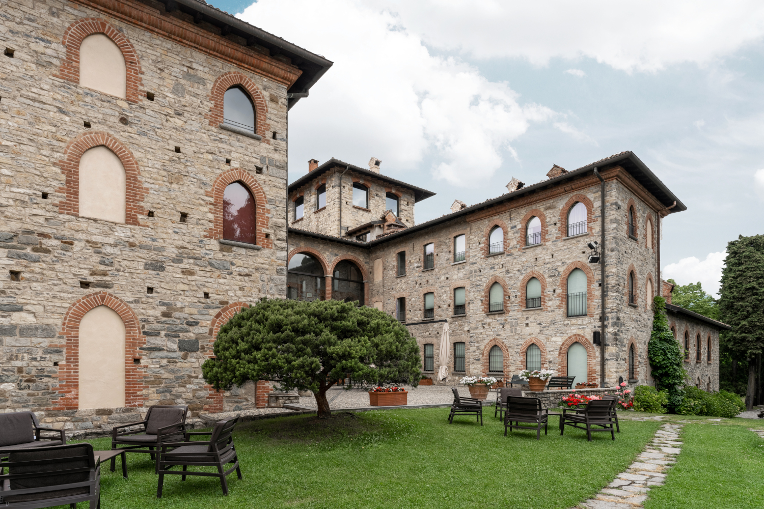 façade Castello di Casiglio façade Castello di Casiglio