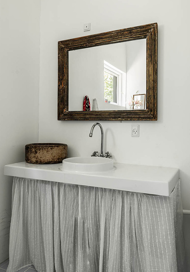 salle de bain minimaliste petite maison 65m2