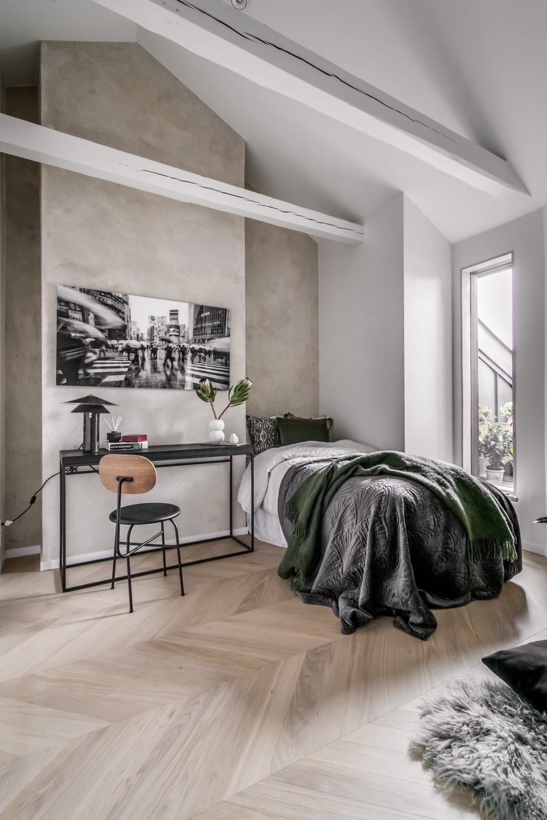 chambre mansardée avec poutres décoration contemporaine chambre mansardée avec poutres décoration contemporaine