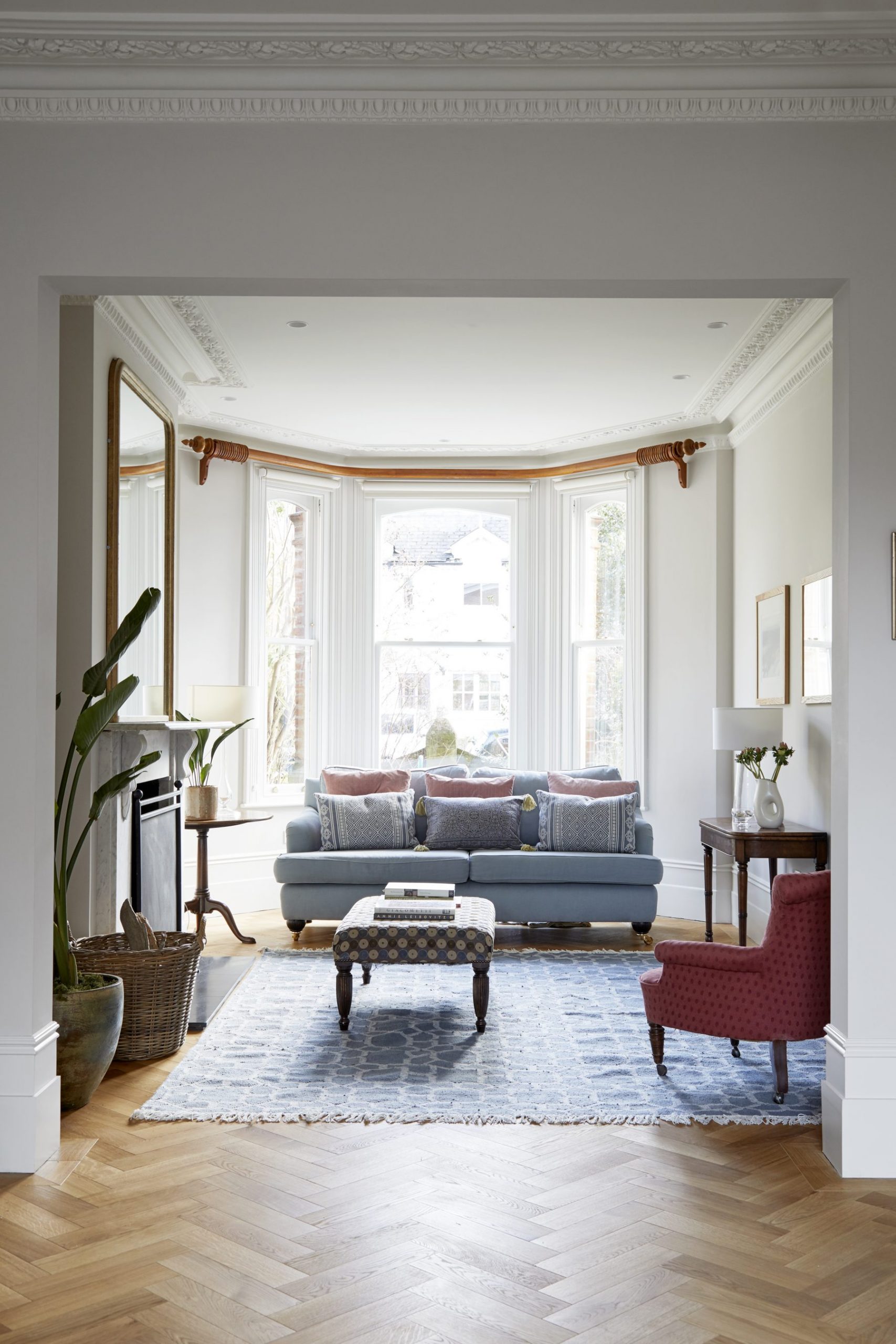 salon avec moulures maison Londres