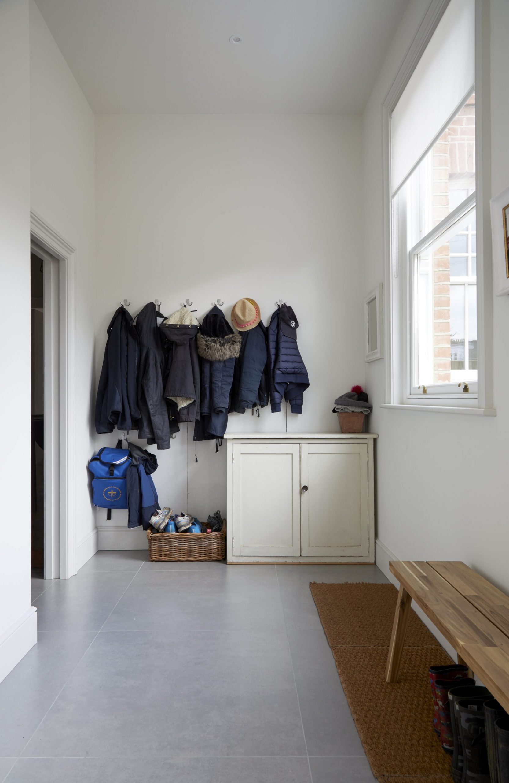 couloir avec porte-manteau