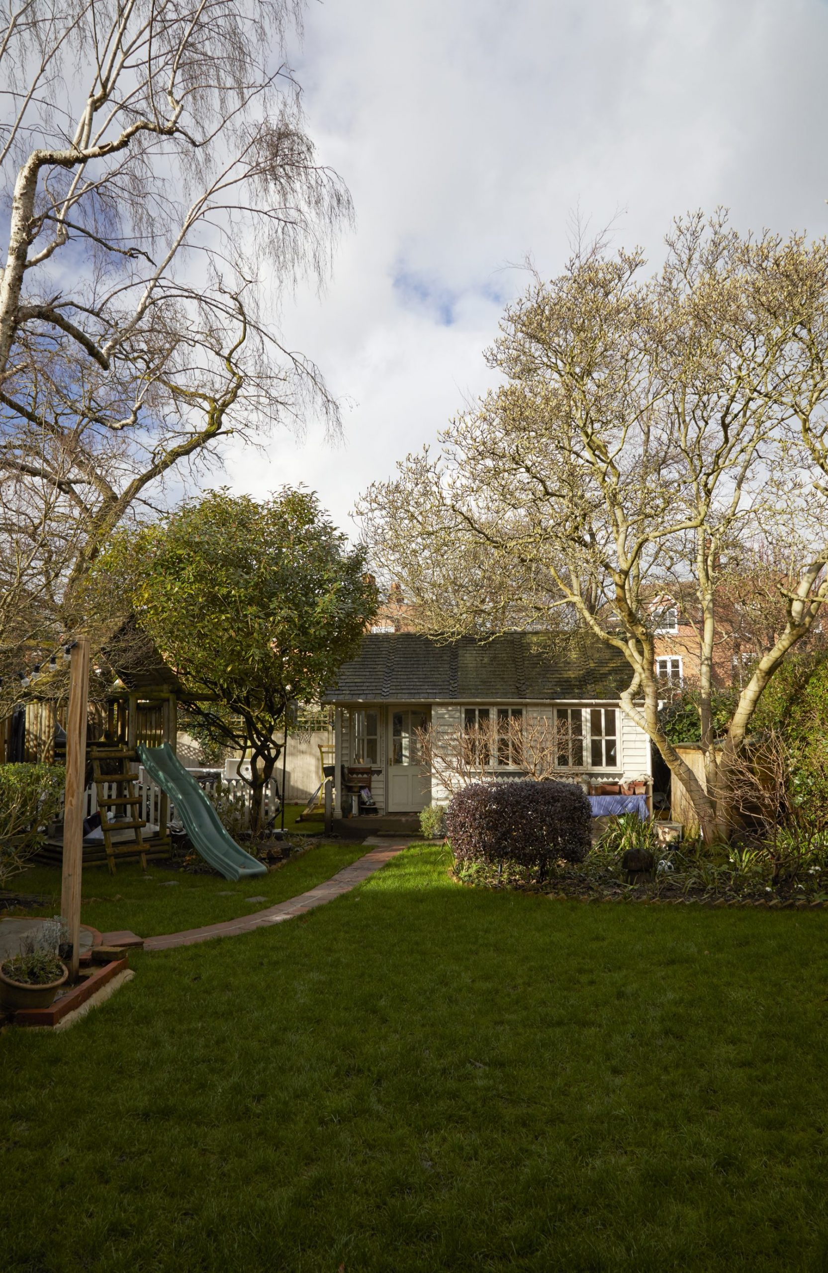 jardin avec mini maison d'ami