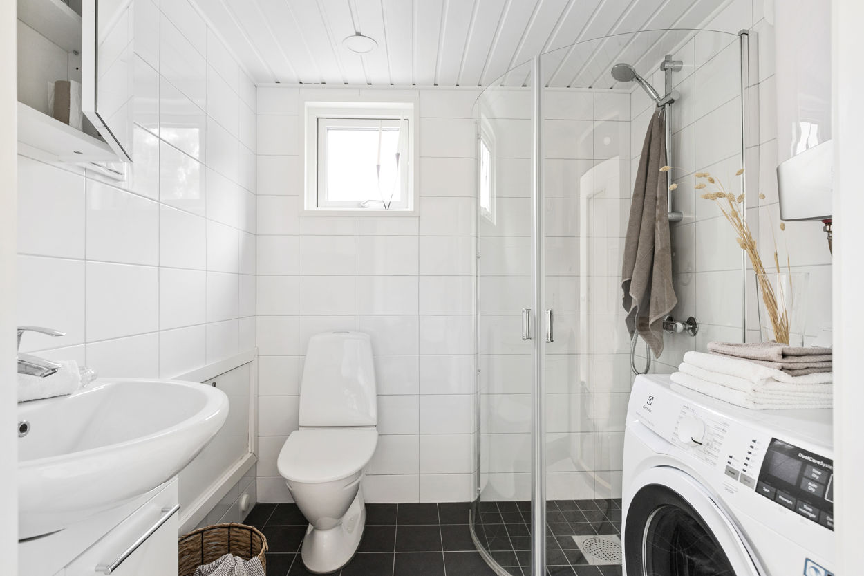 salle de bain design blanche