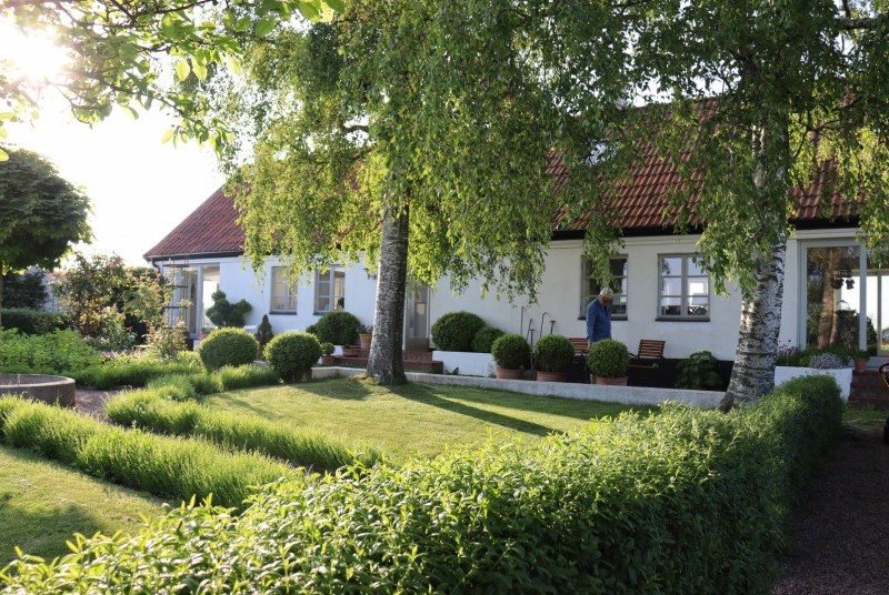 jardin maison suédoise aux grands volumes jardin maison suédoise aux grands volumes