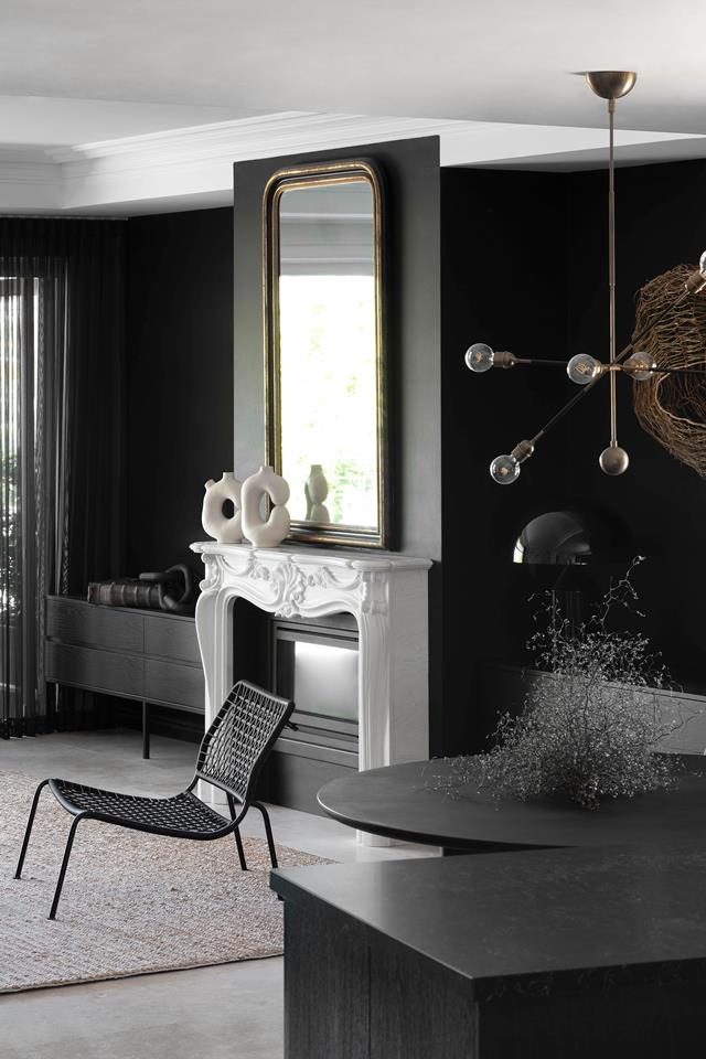 salon murs noirs décoration design