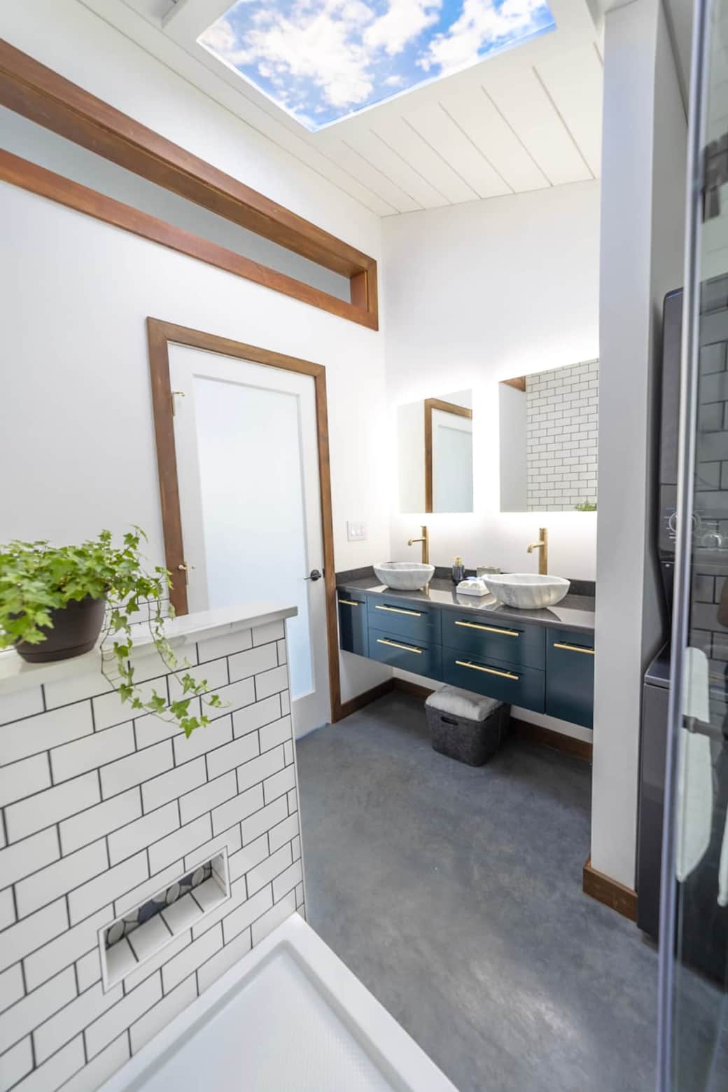 salle de bain avec fenêtre de toit salle de bain avec fenêtre de toit