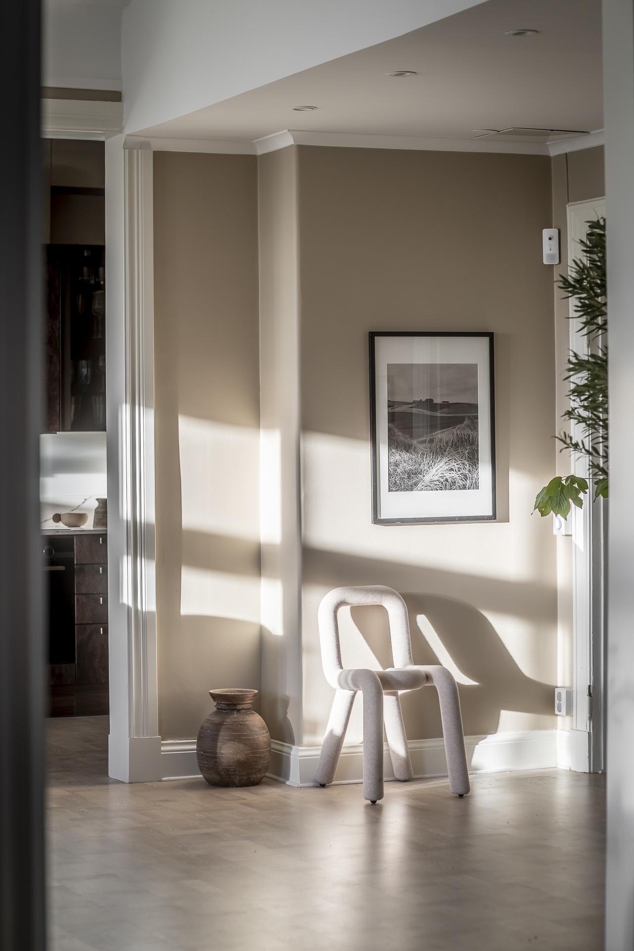 entrée décoration beige chaise bold Moustache entrée décoration beige chaise bold Moustache