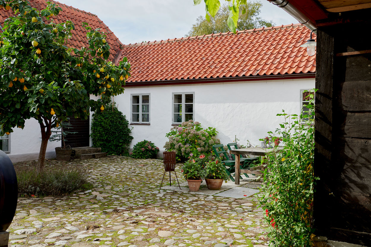 cour pavée maison de campagne