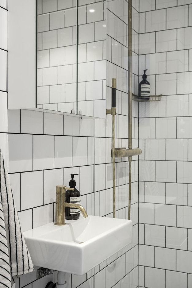 salle de bain carrelage blanc