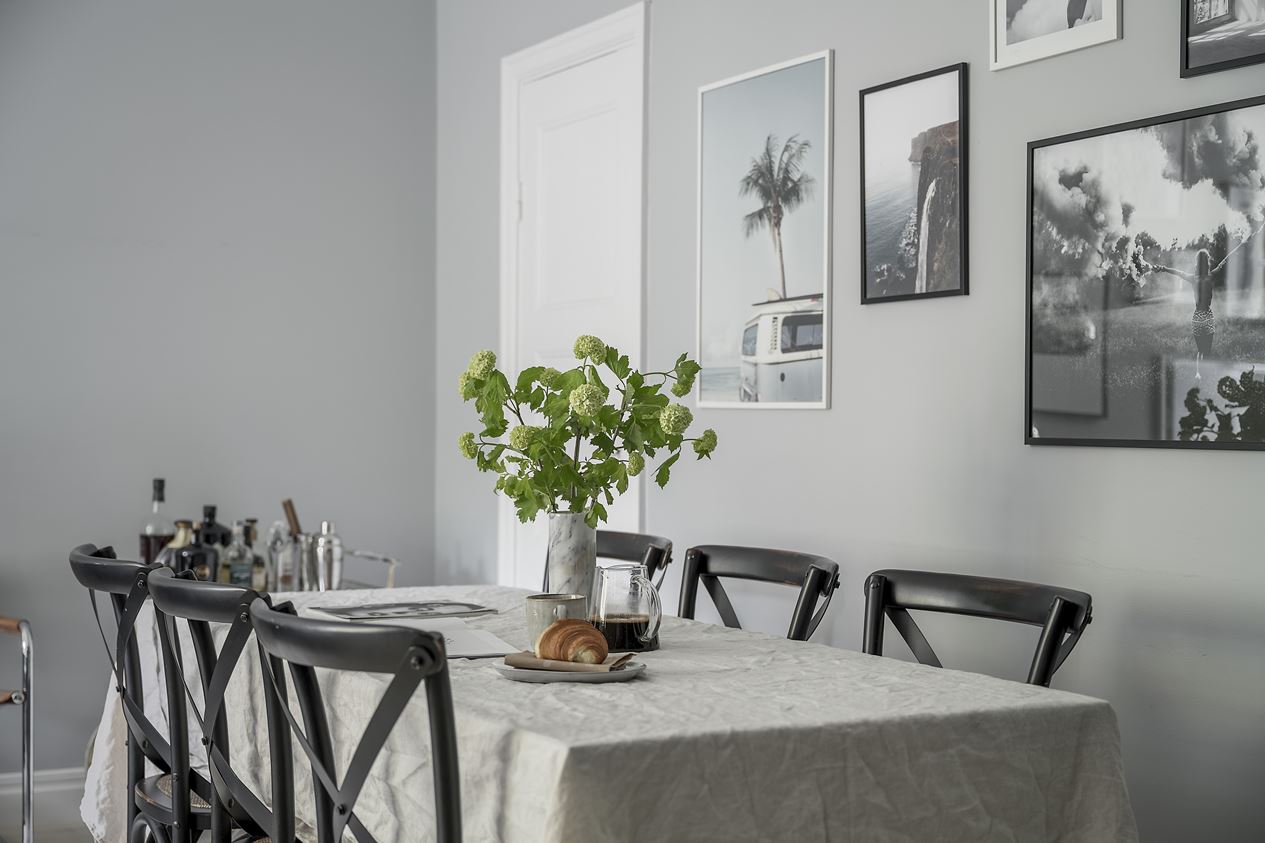 salle à manger mur d'images décoration scandinave