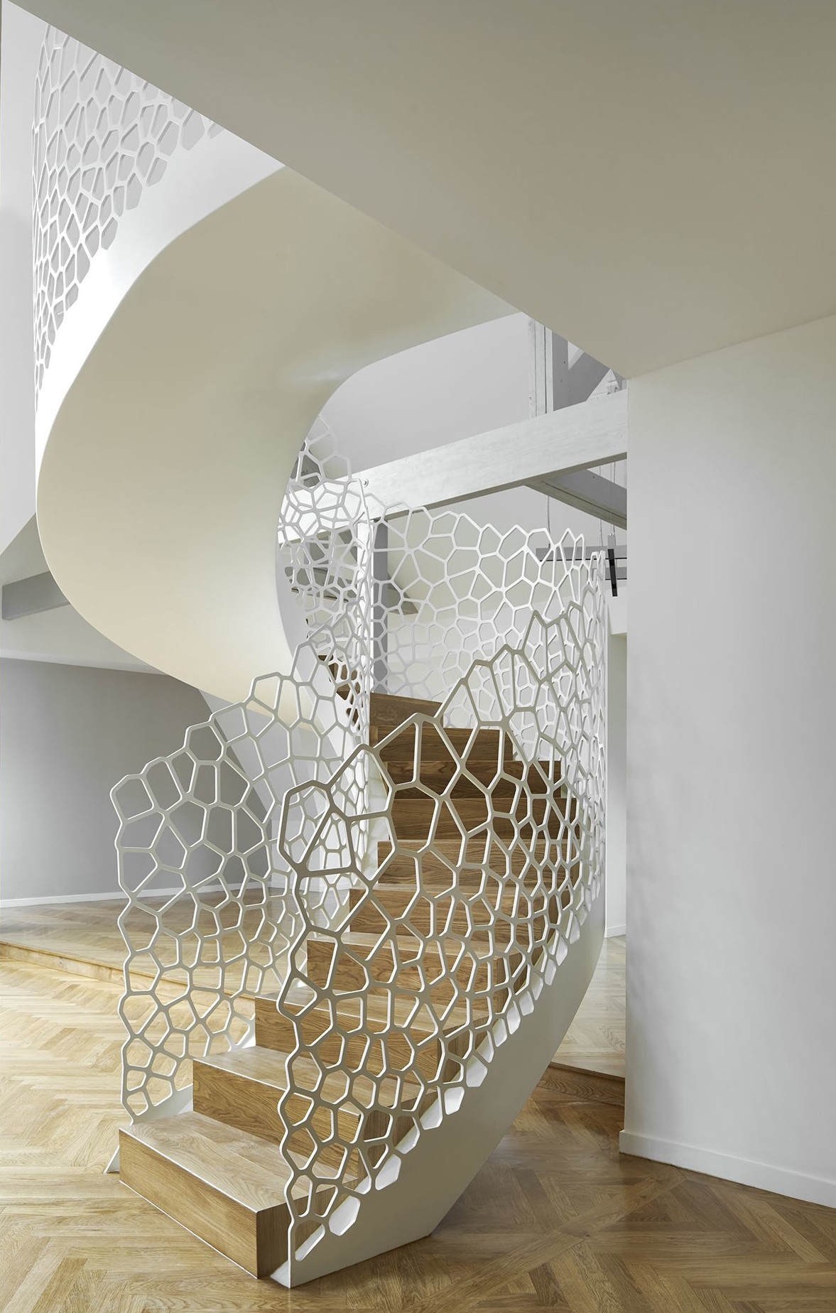 escalier en colimaçon design sur mesure par EeStairs