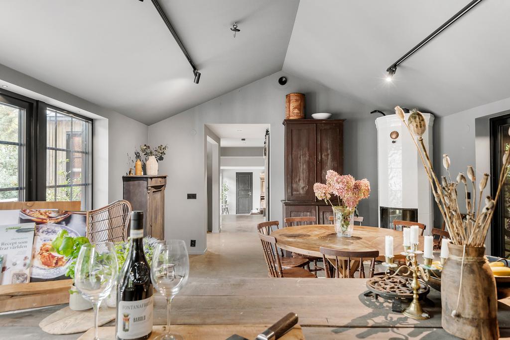 cuisine grise avec salle à manger