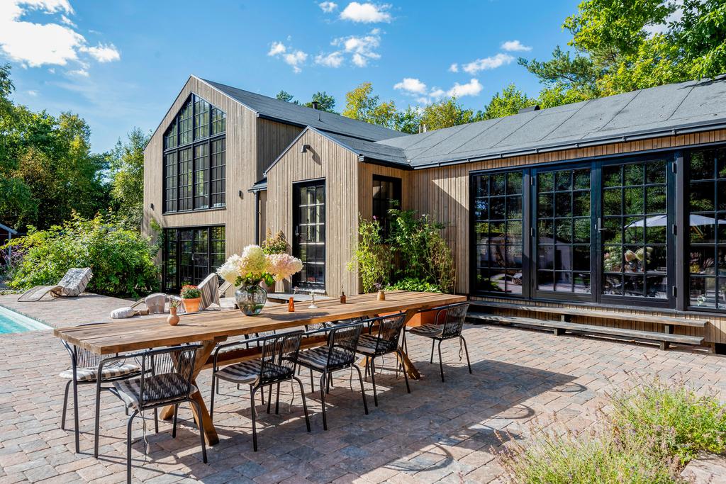 maison en bois avec piscine