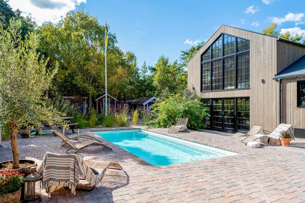 maison en bois avec piscine