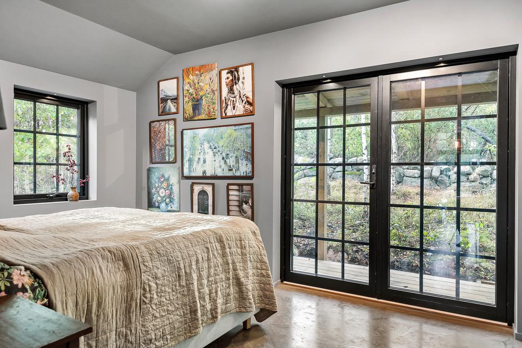 chambre avec baie vitrée