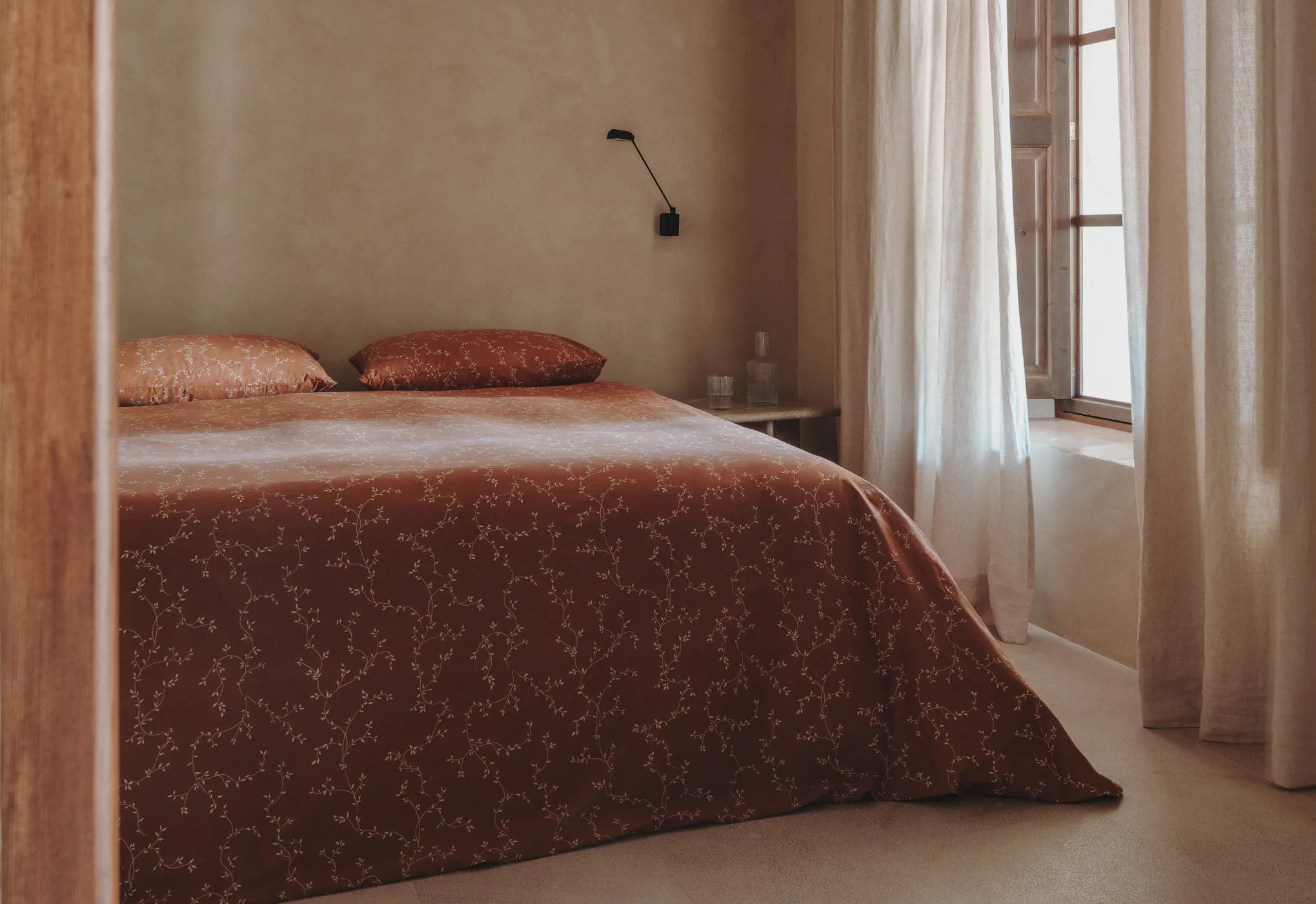 chambre minimaliste rustique