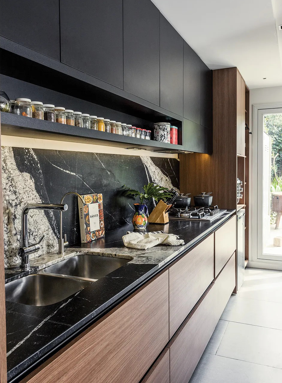 cuisine bois et marbre noir décoration design