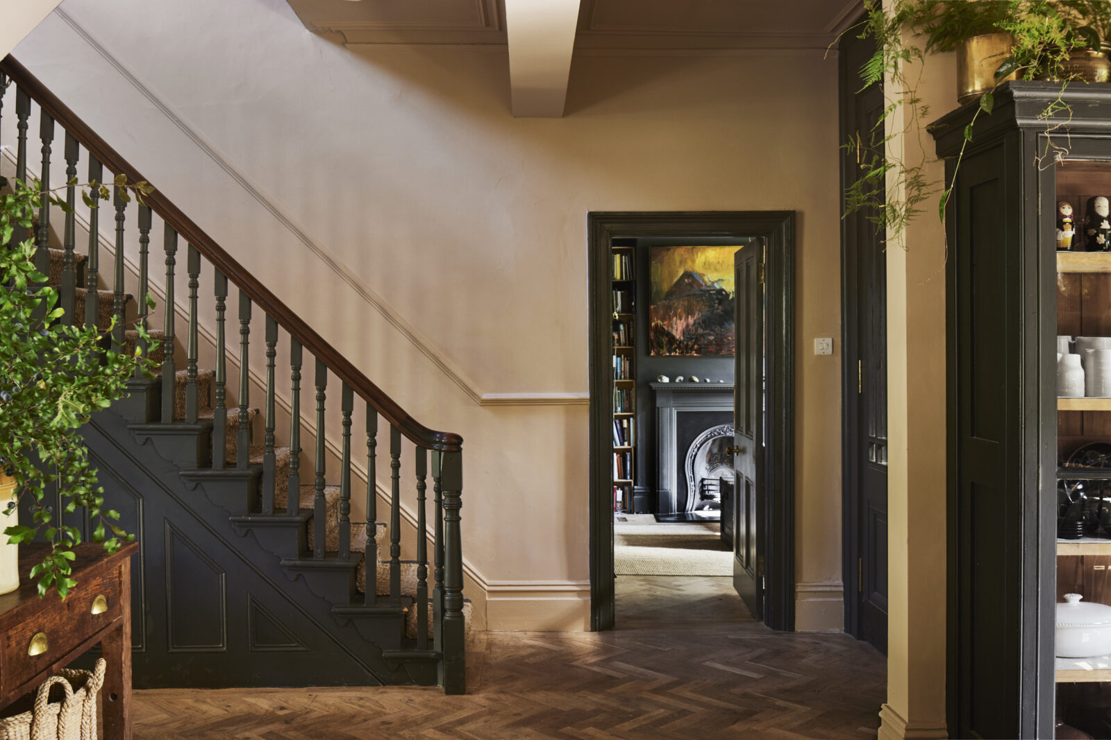 entrée avec escalier ancien entrée avec escalier ancien