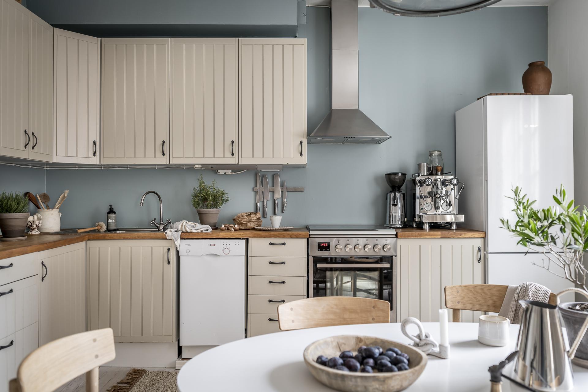 cuisine mur bleu décoration scandinave