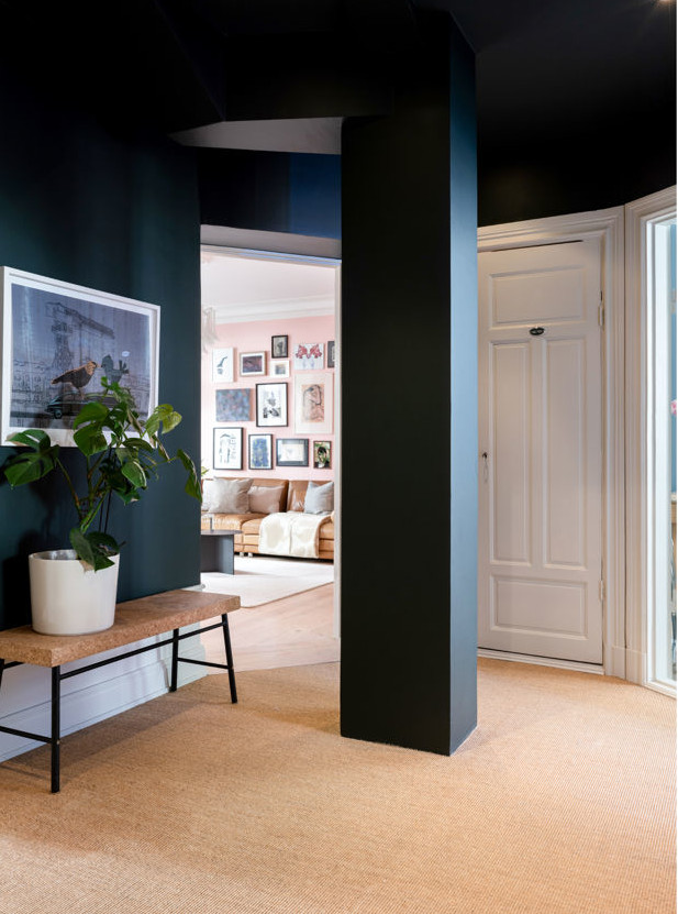 entrée gris sombre avec pilier central décoration scandinave entrée gris sombre avec pilier central décoration scandinave