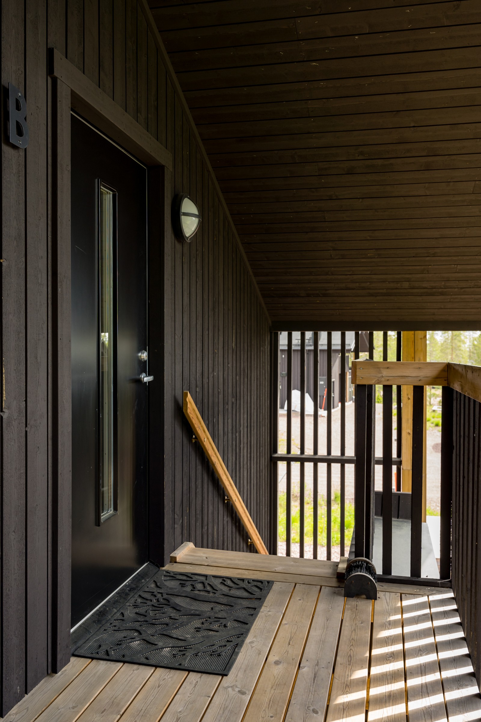 entrée chalet bois noir entrée chalet bois noir