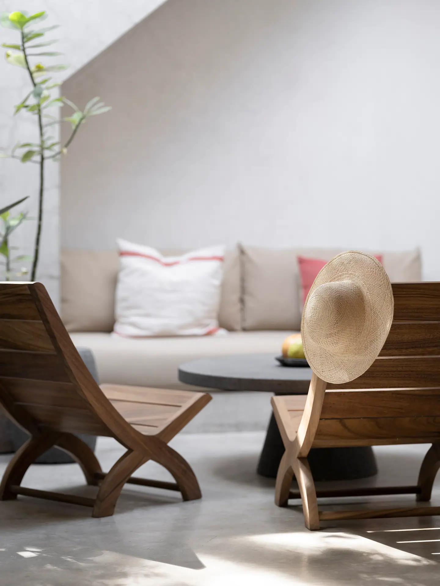 fauteuil bois sur terrasse