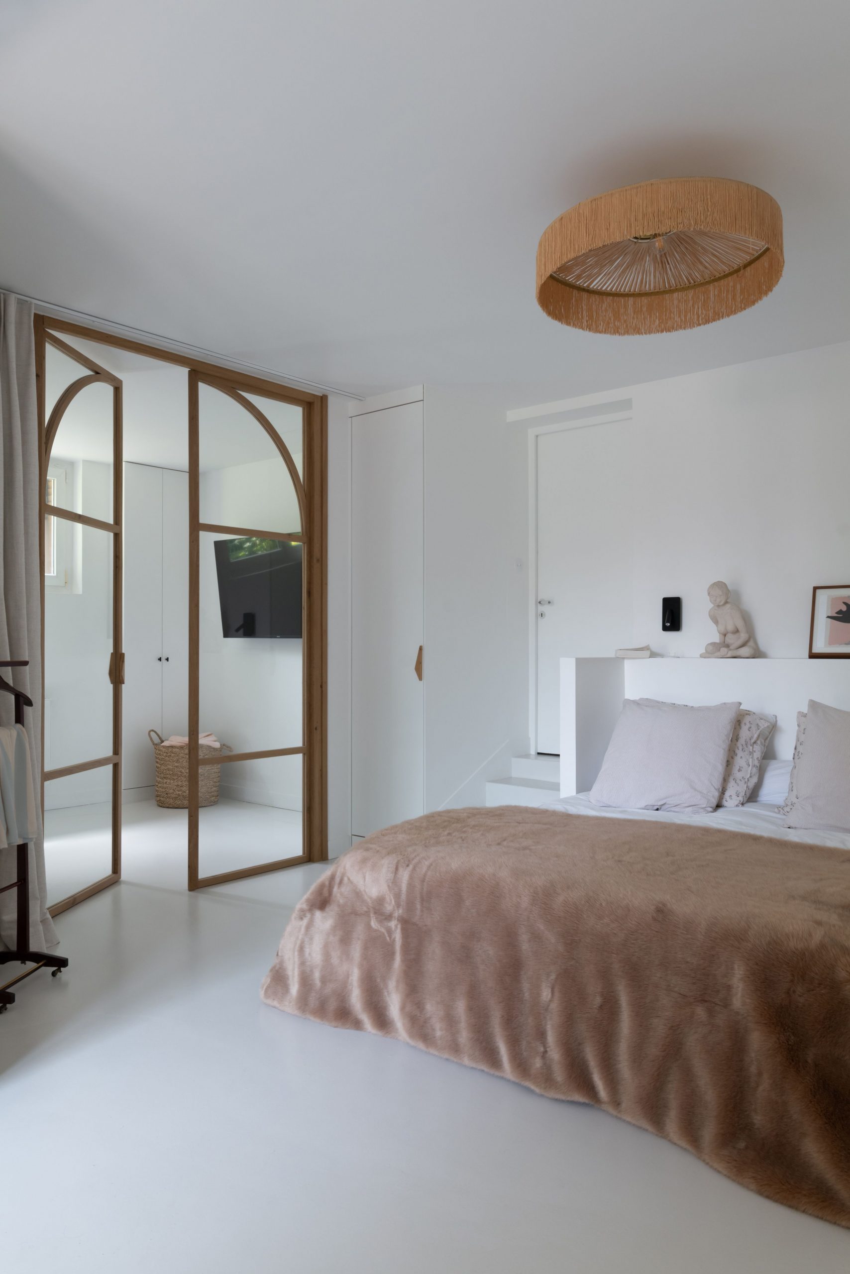 chambre parentale maison rénovée Paris par Camille Hermand chambre parentale maison rénovée Paris par Camille Hermand