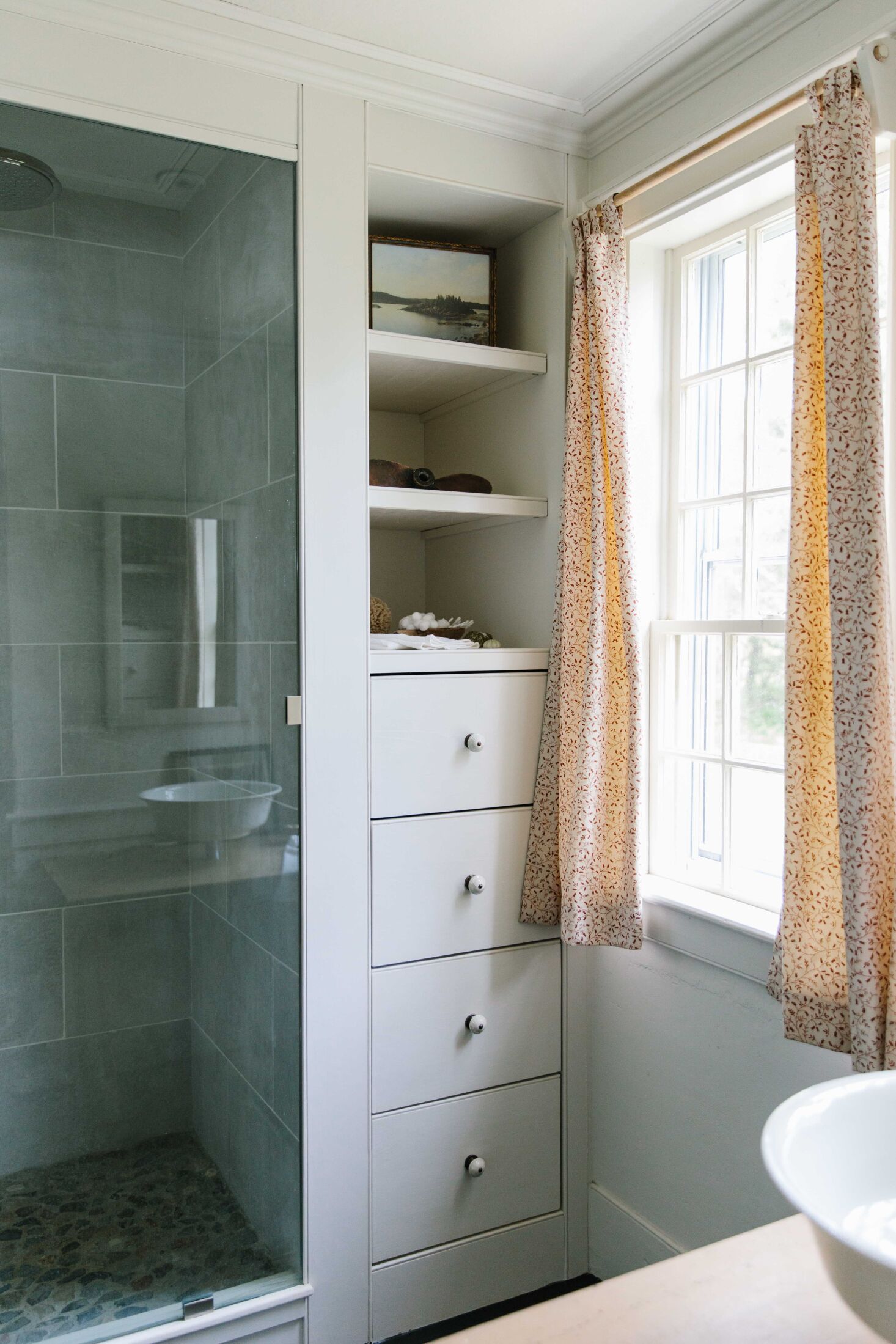 salle de bain classique blanche et verte