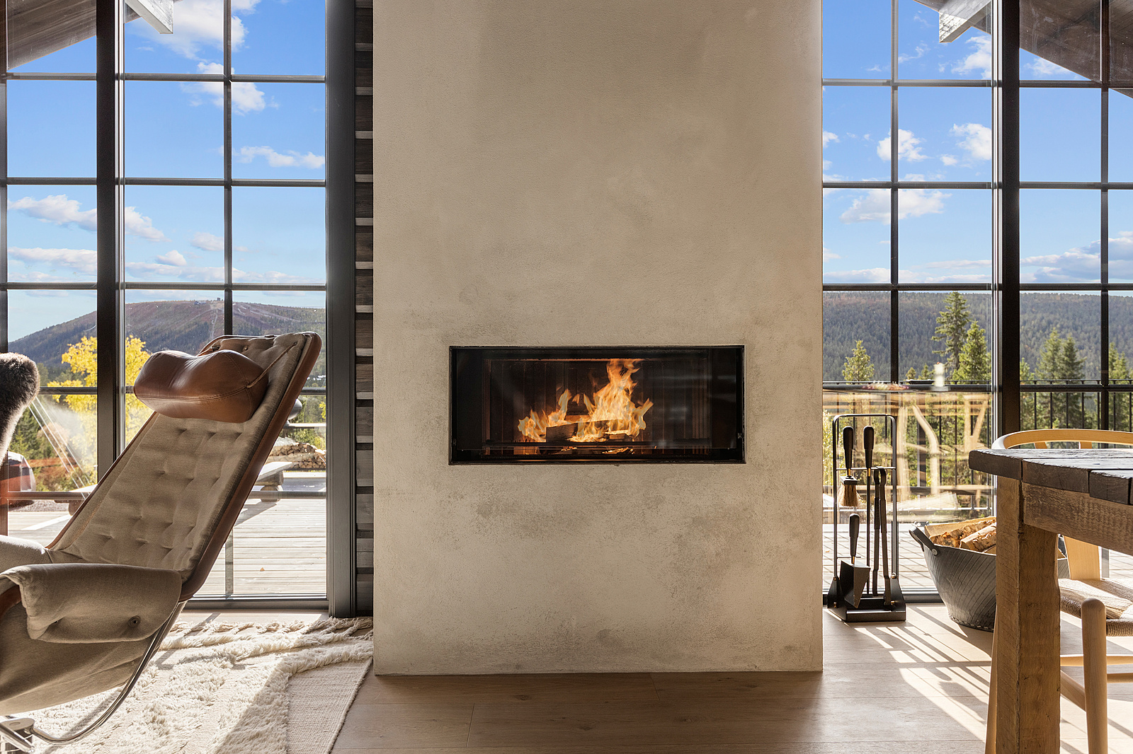 salon avec cheminée chalet contemporain