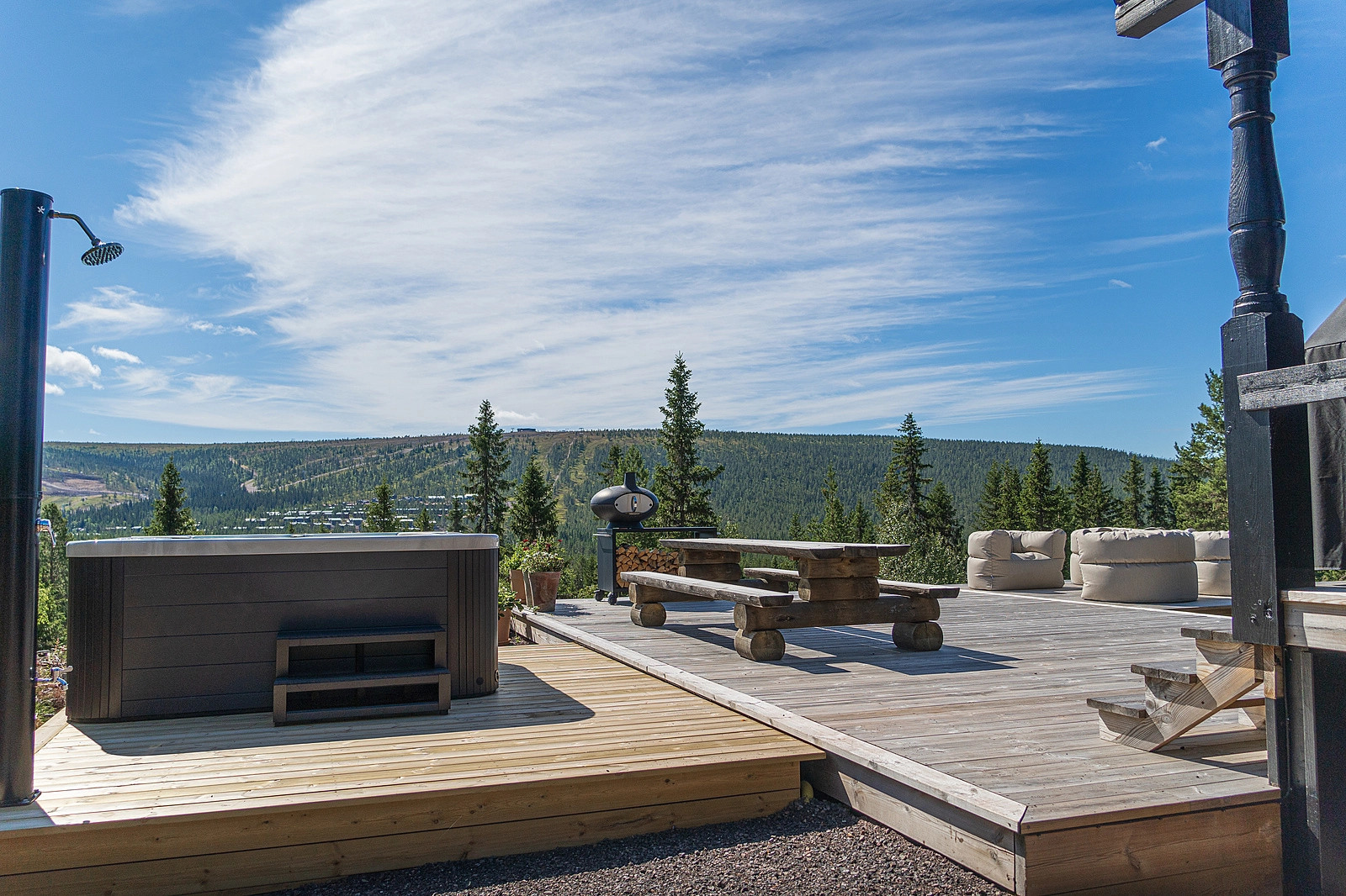 terrasse bois vue montagne