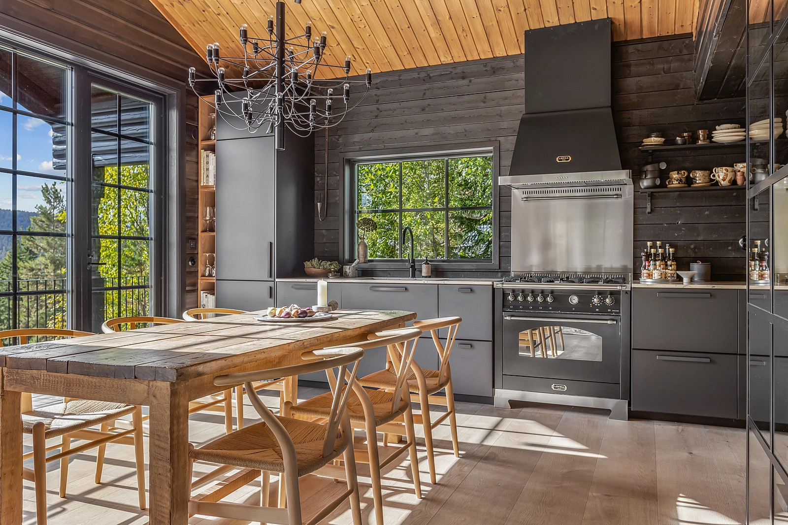 cuisine noire design chalet contemporain