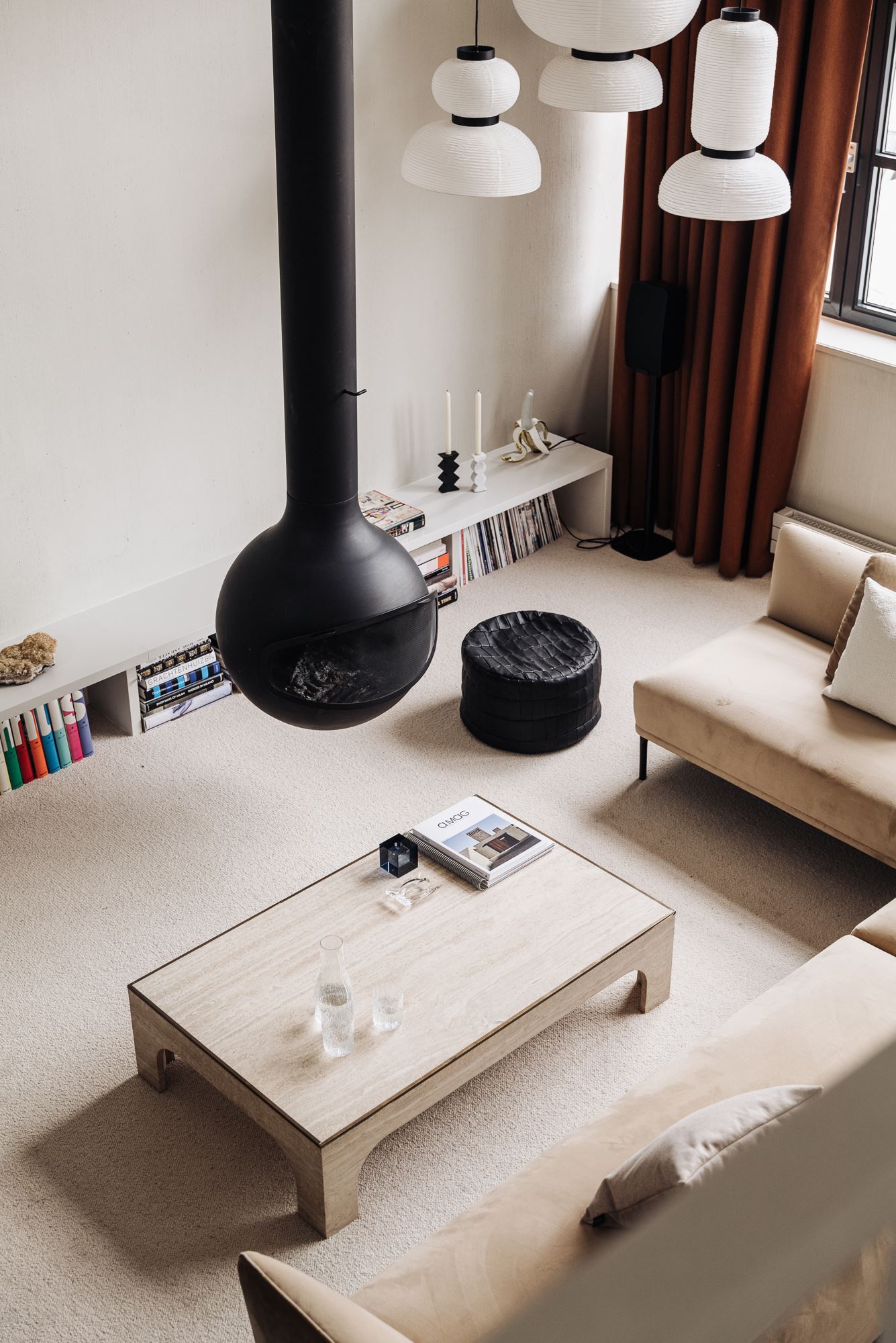 salon maison design avec cheminée Focus