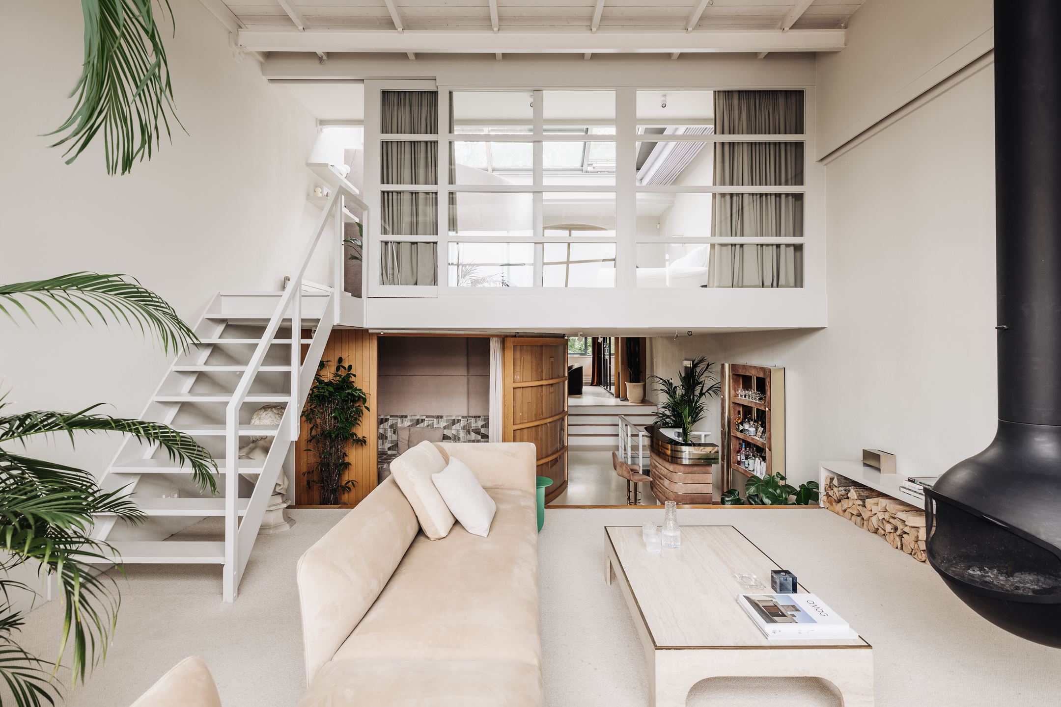 salon maison design avec cheminée Focus