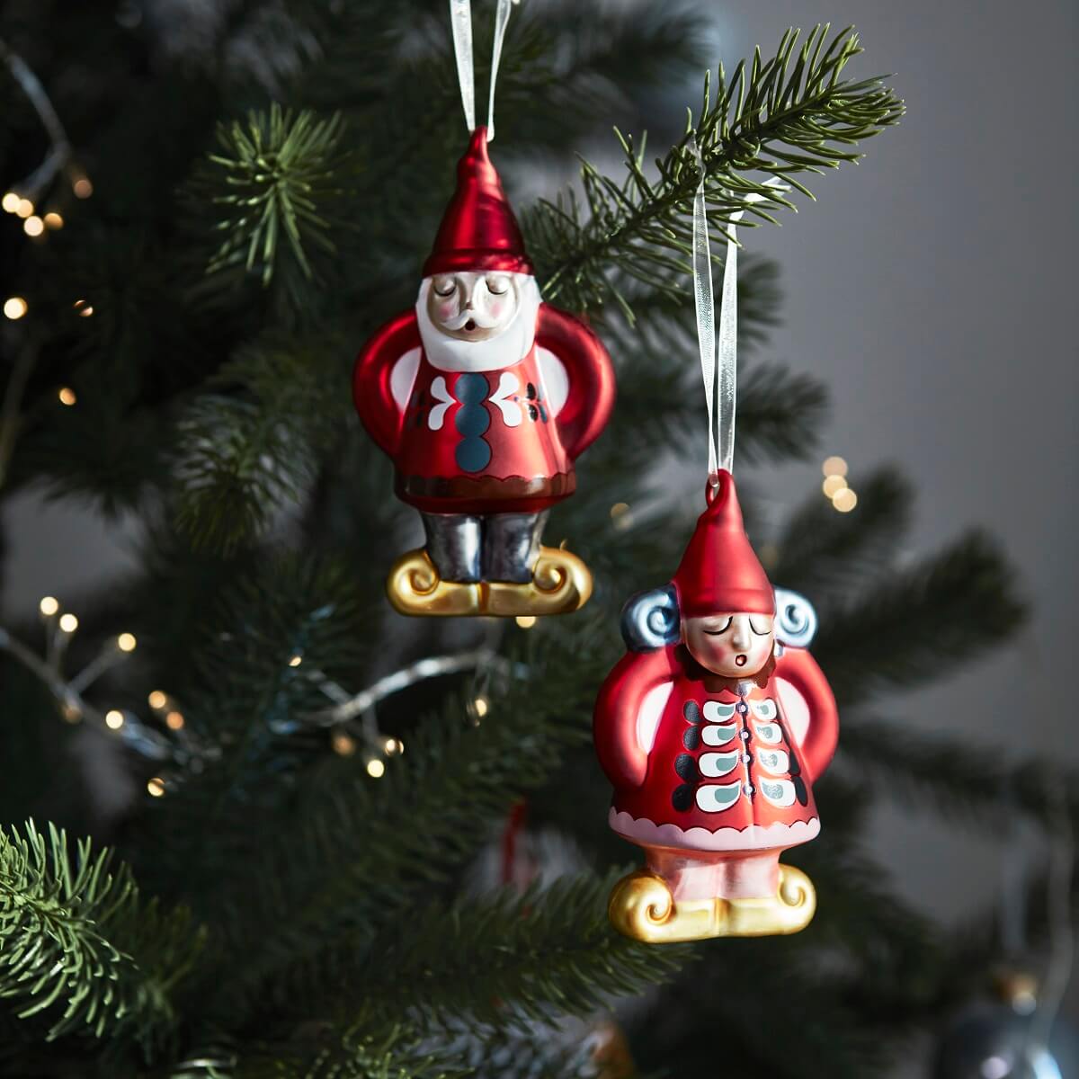 sapin avec décoration père et mère Noël