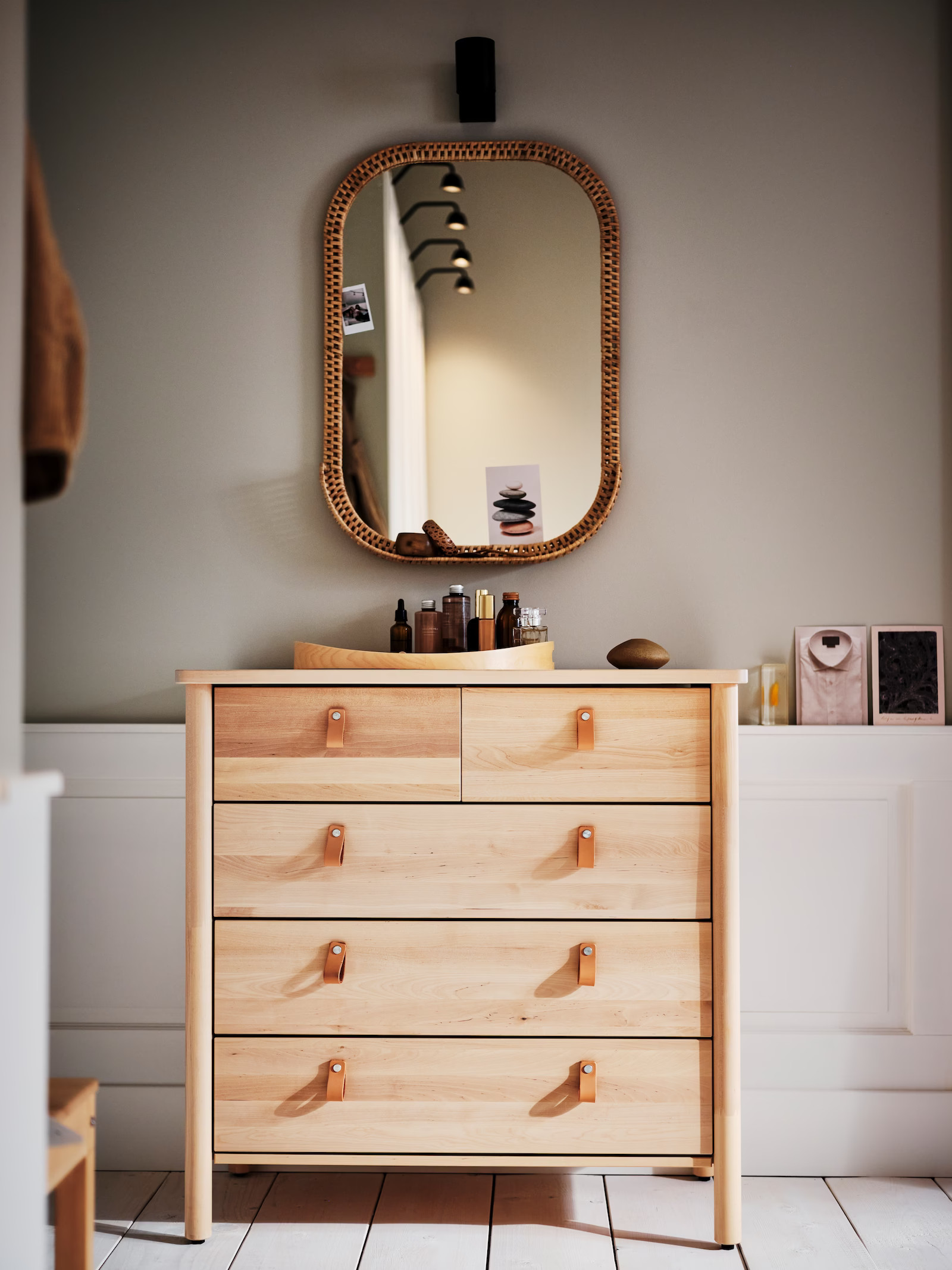 entrée avec commode et miroir entrée avec commode et miroir