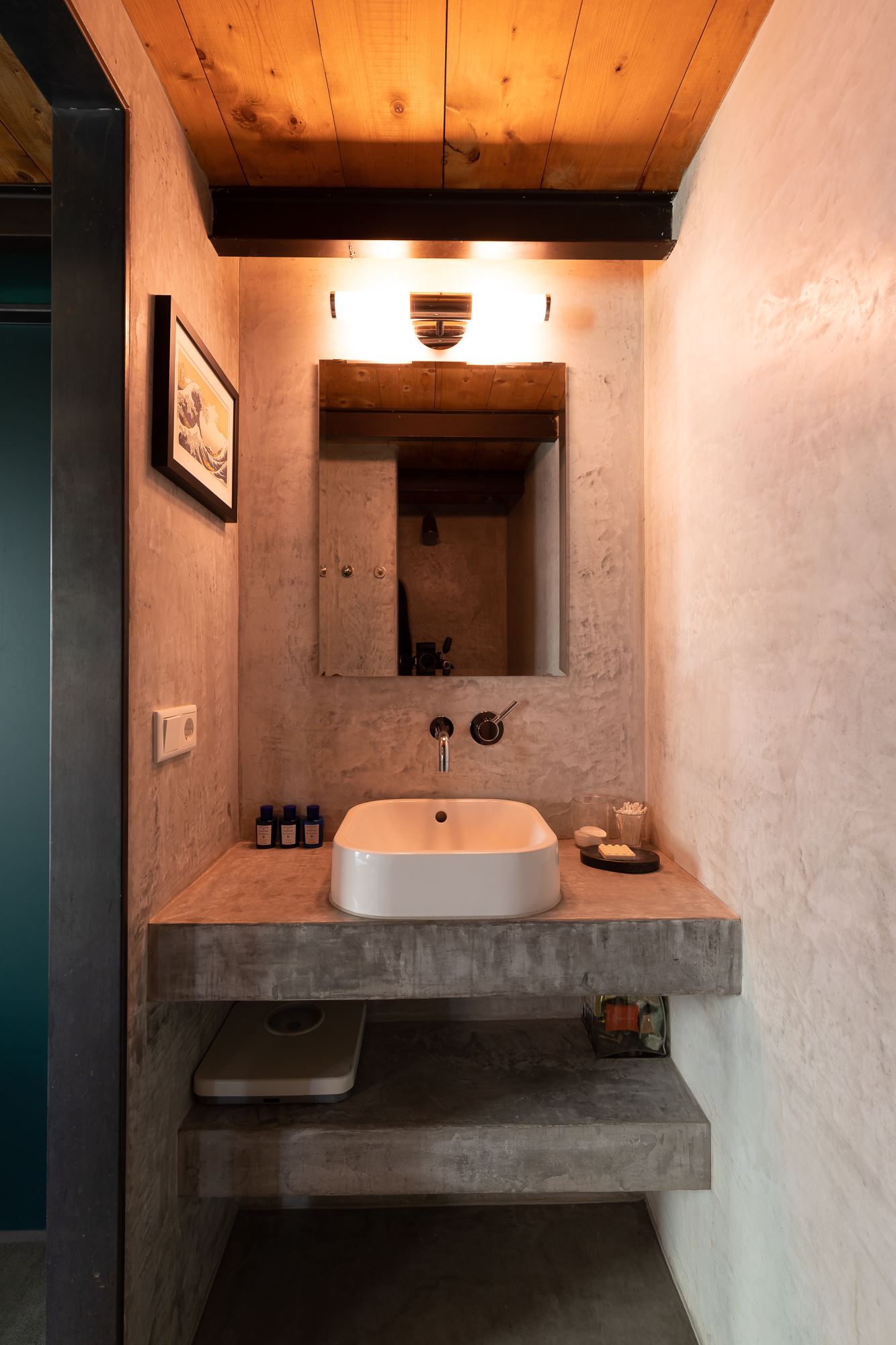 salle de bain béton et bois