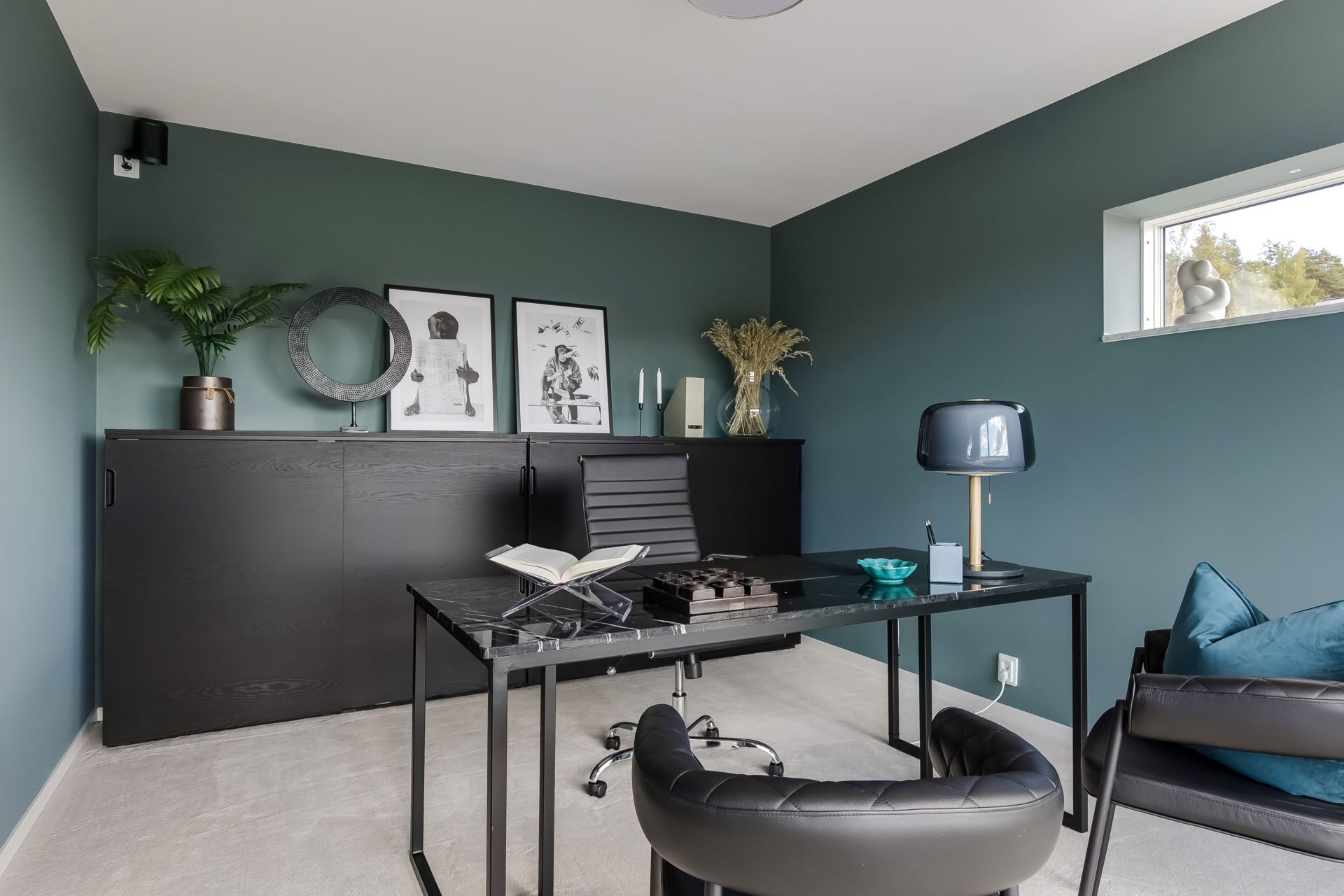 bureau noir murs bleu canard bureau noir murs bleu canard