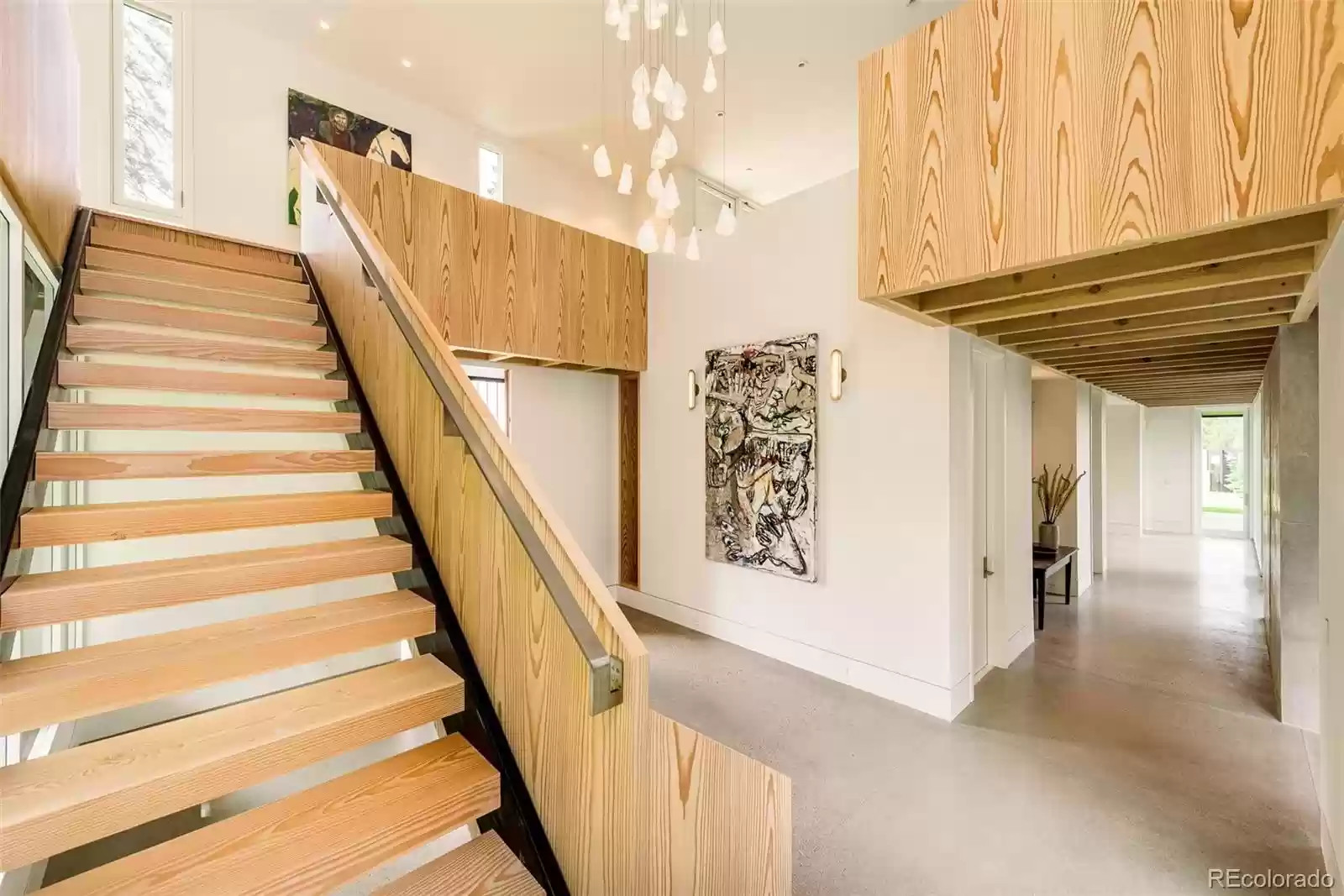 entrée avec escalier en bois design entrée avec escalier en bois design