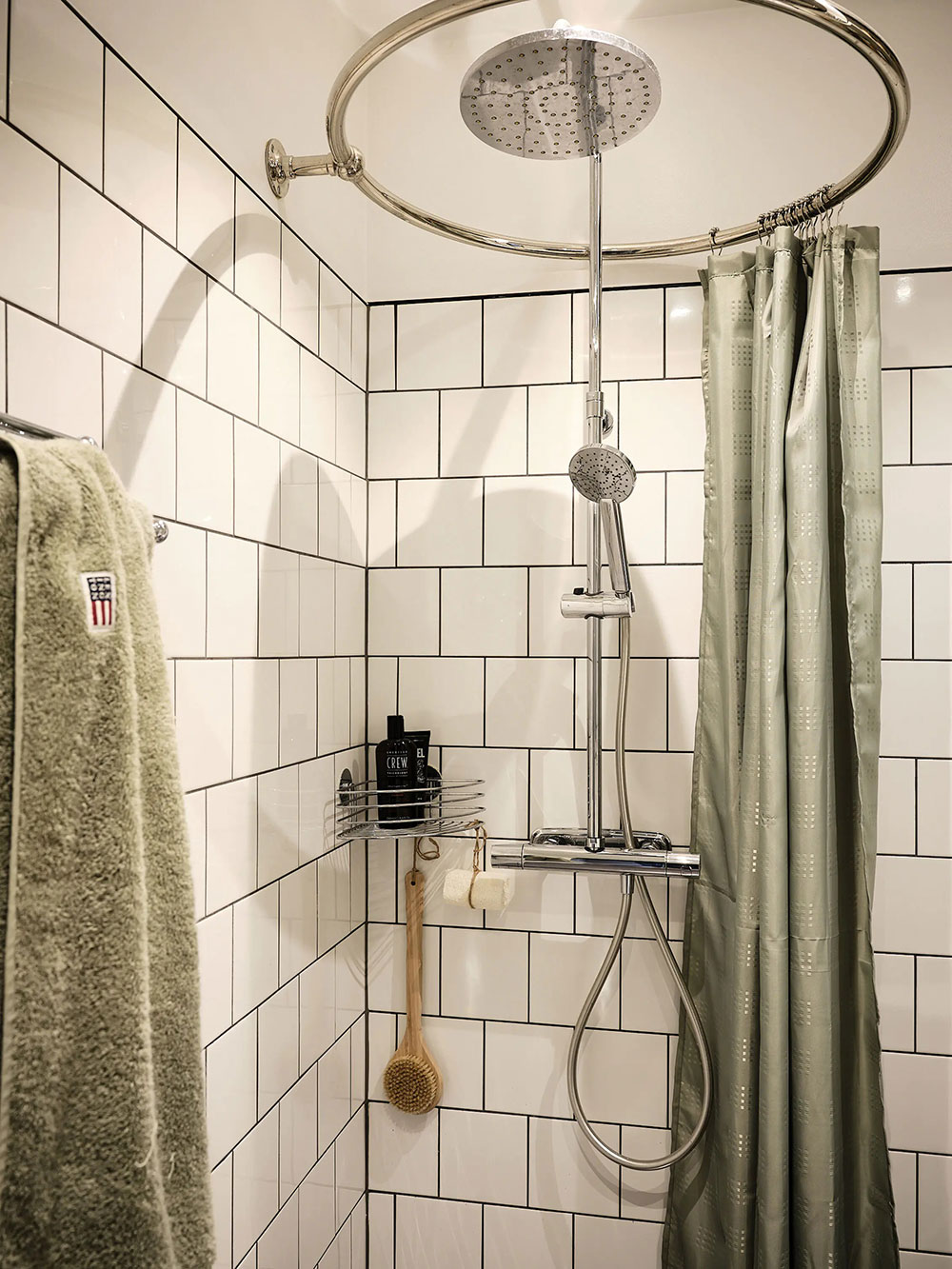 douche carrelage blanc