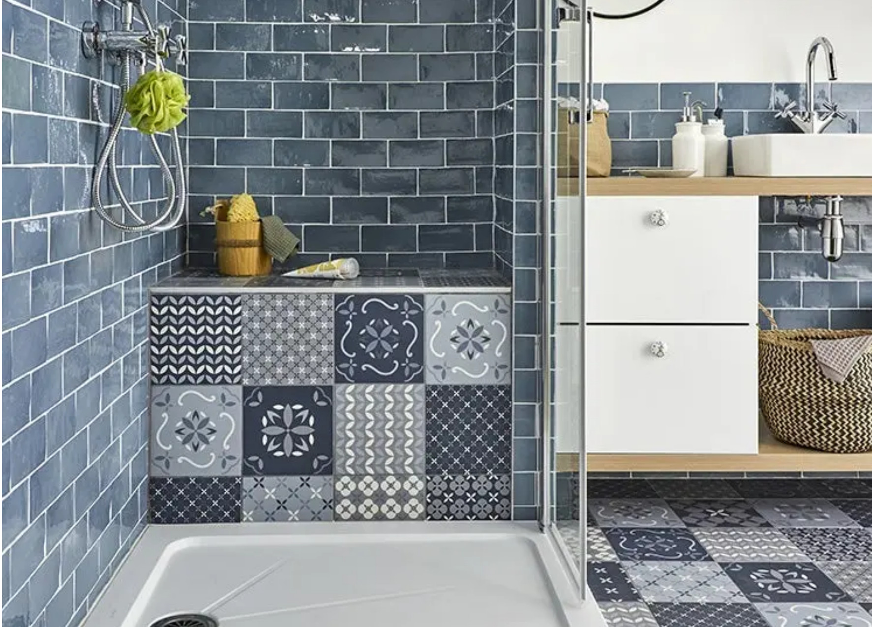 petite salle de bain bleue et bois petite salle de bain bleue et bois