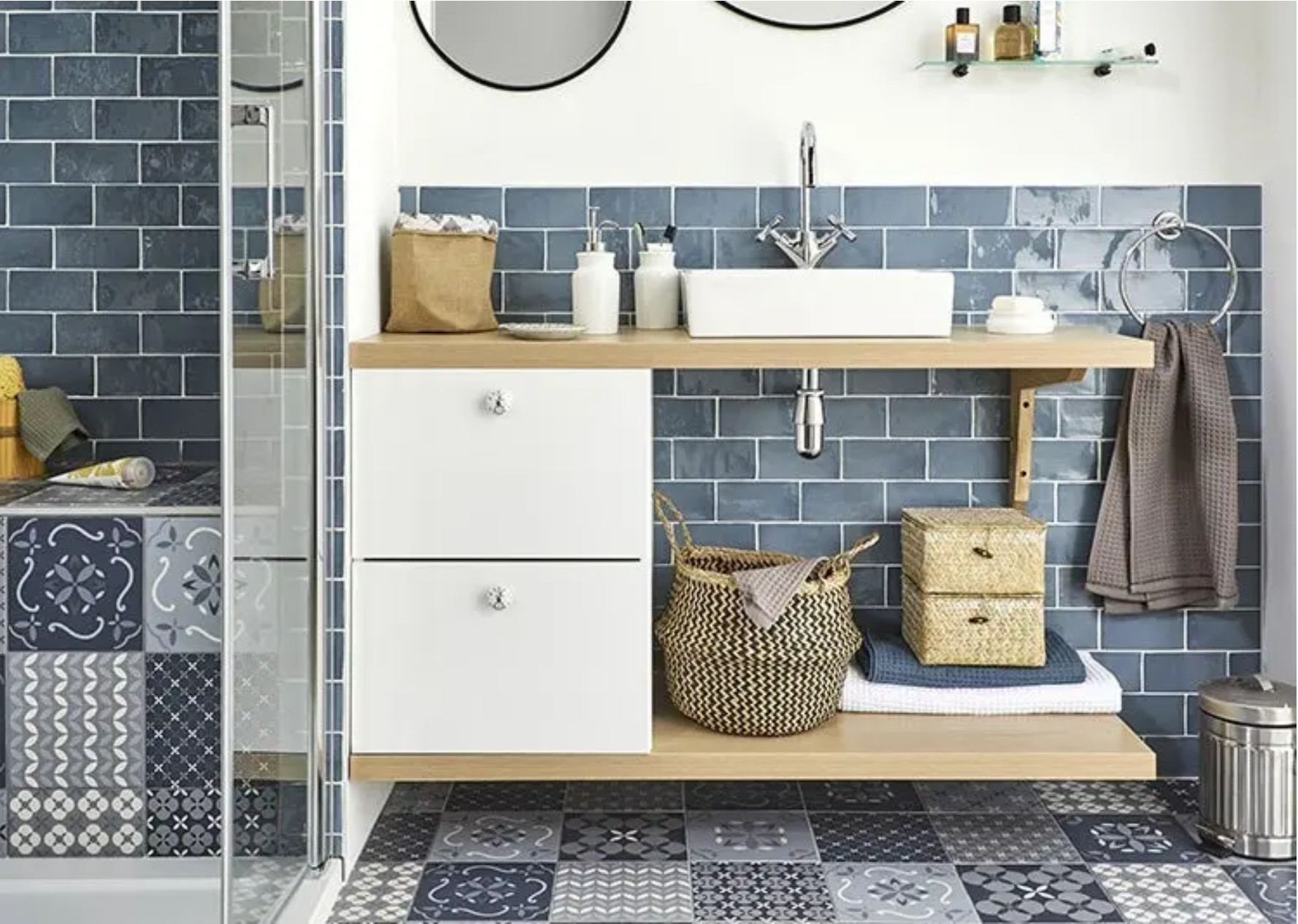 petite salle de bain bleue et bois petite salle de bain bleue et bois