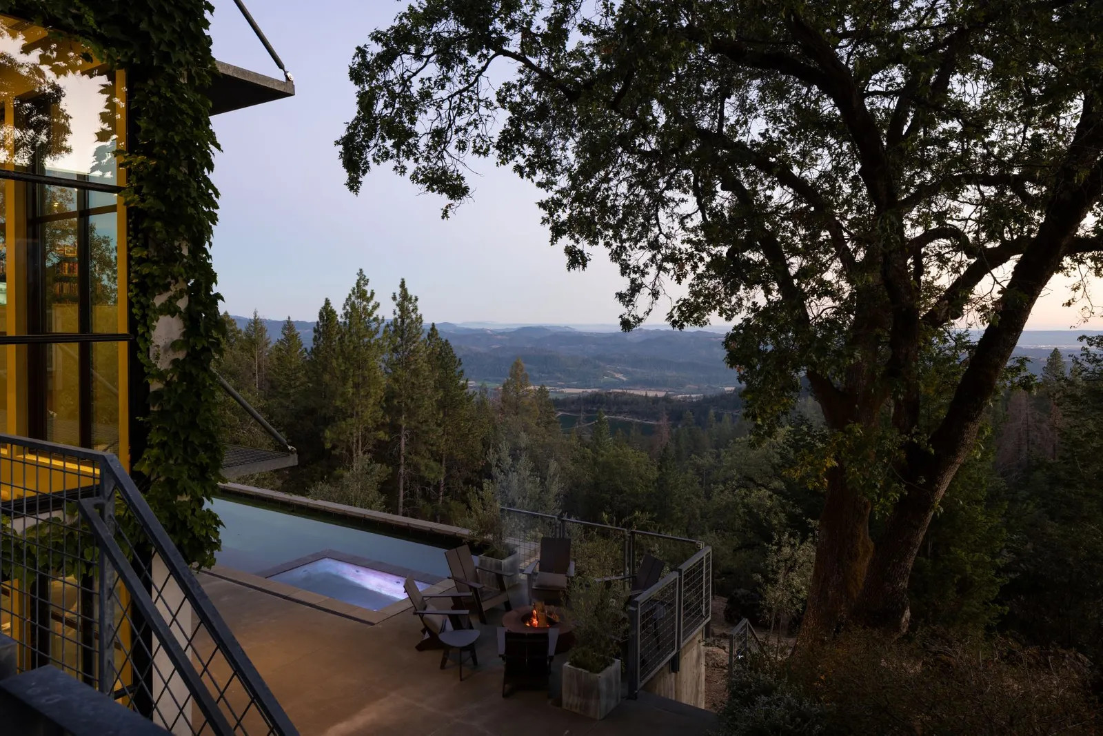 terrasse avec piscine maison contemporaine