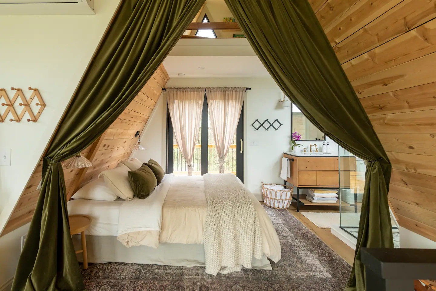 chambre fermée par rideaux