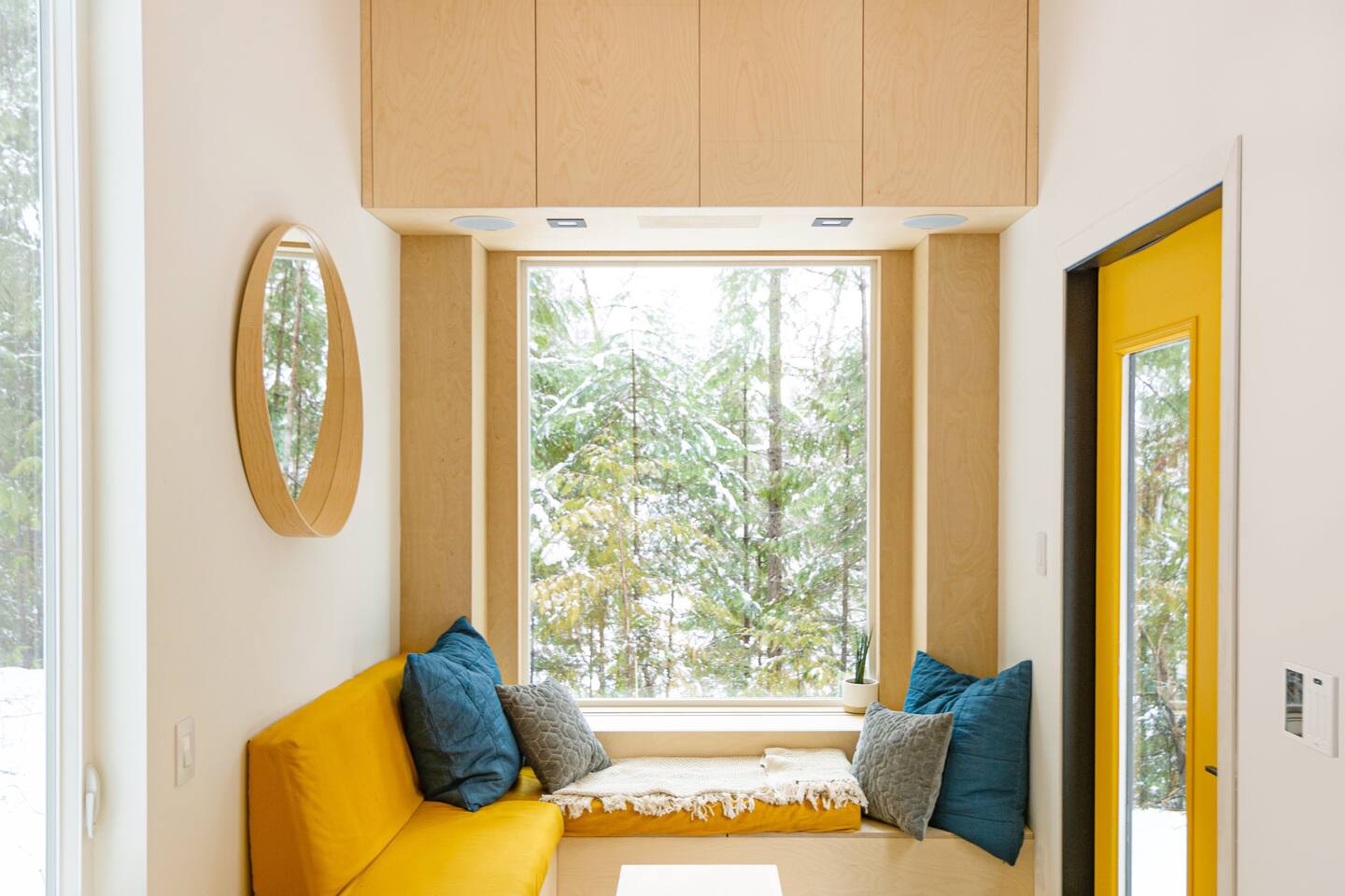 salon avec baie vitrée tiny house salon avec baie vitrée tiny house