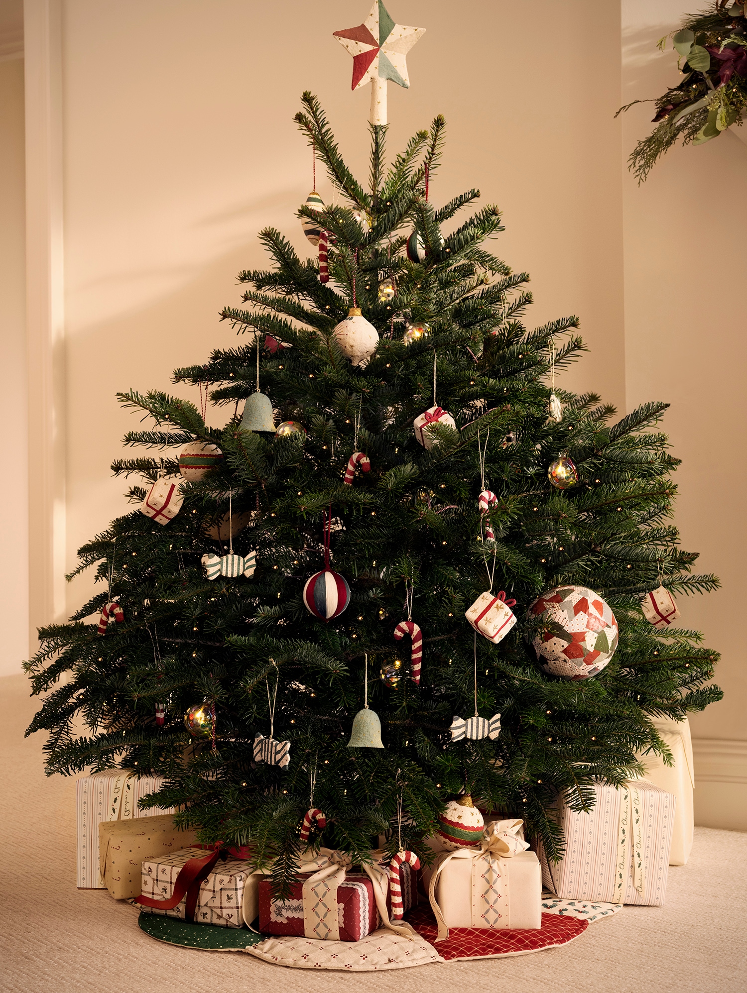 sapin rouge et vert sapin rouge et vert